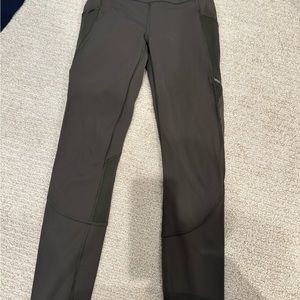 LuLuLemon Army green legging. Size 6.  With pockets